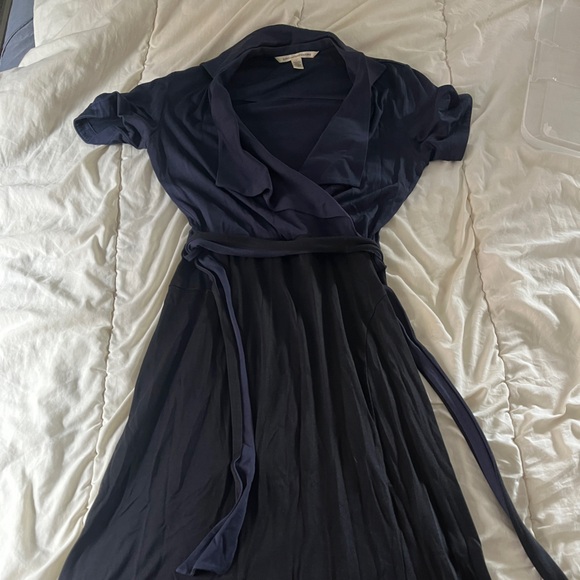 Diane Von Furstenberg Dresses & Skirts - Diane Von Furstenberg Black Silk Dress